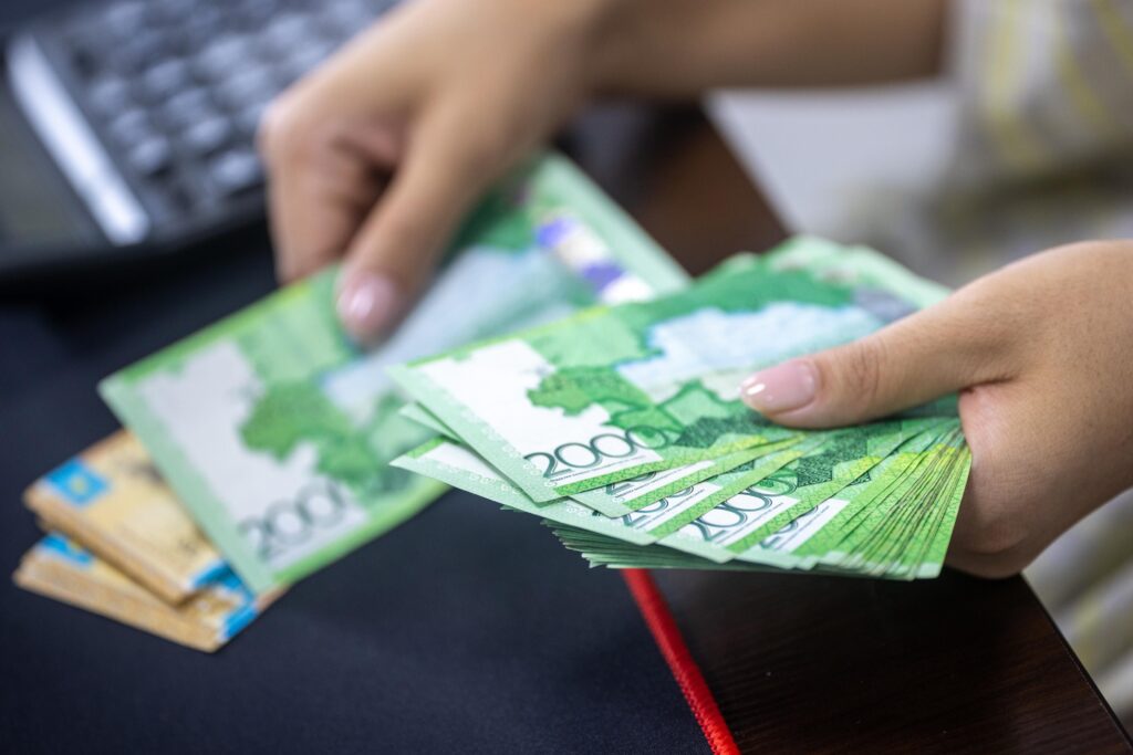how to build wealth on a low income
